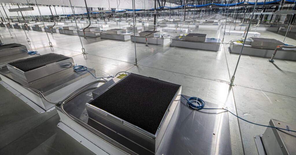 pharmaceutical cleanroom walkable ceiling